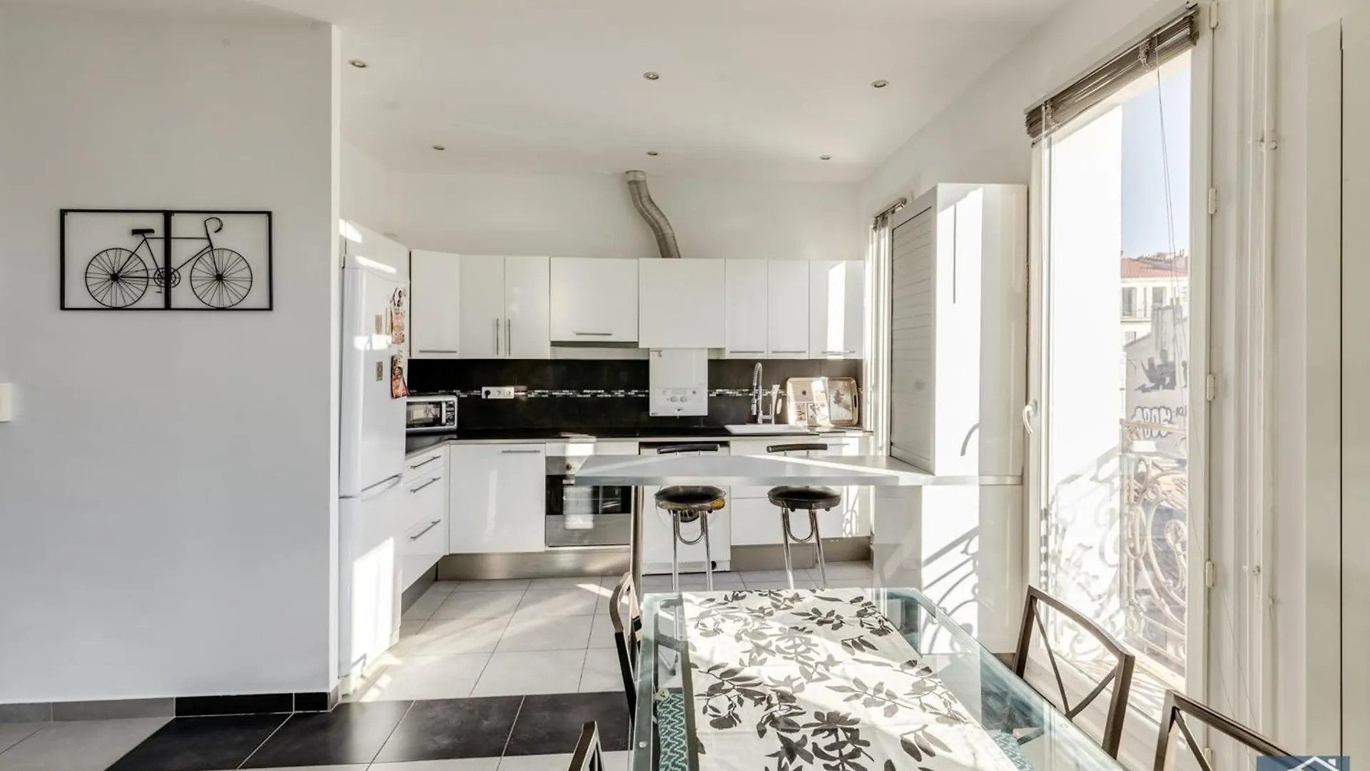Beau T2 Renovated Coeur De Ville - Cours Juliencastellane - Air Rental Marseille France